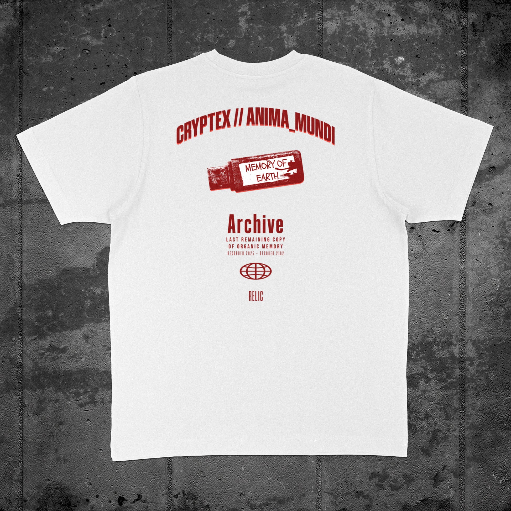 Nachhaltiges Oversized Unisex T-Shirt in Weiß mit Backprint „Relic“ – Flatlay des Stanley/Stella Freestyler von Natura Umbra.