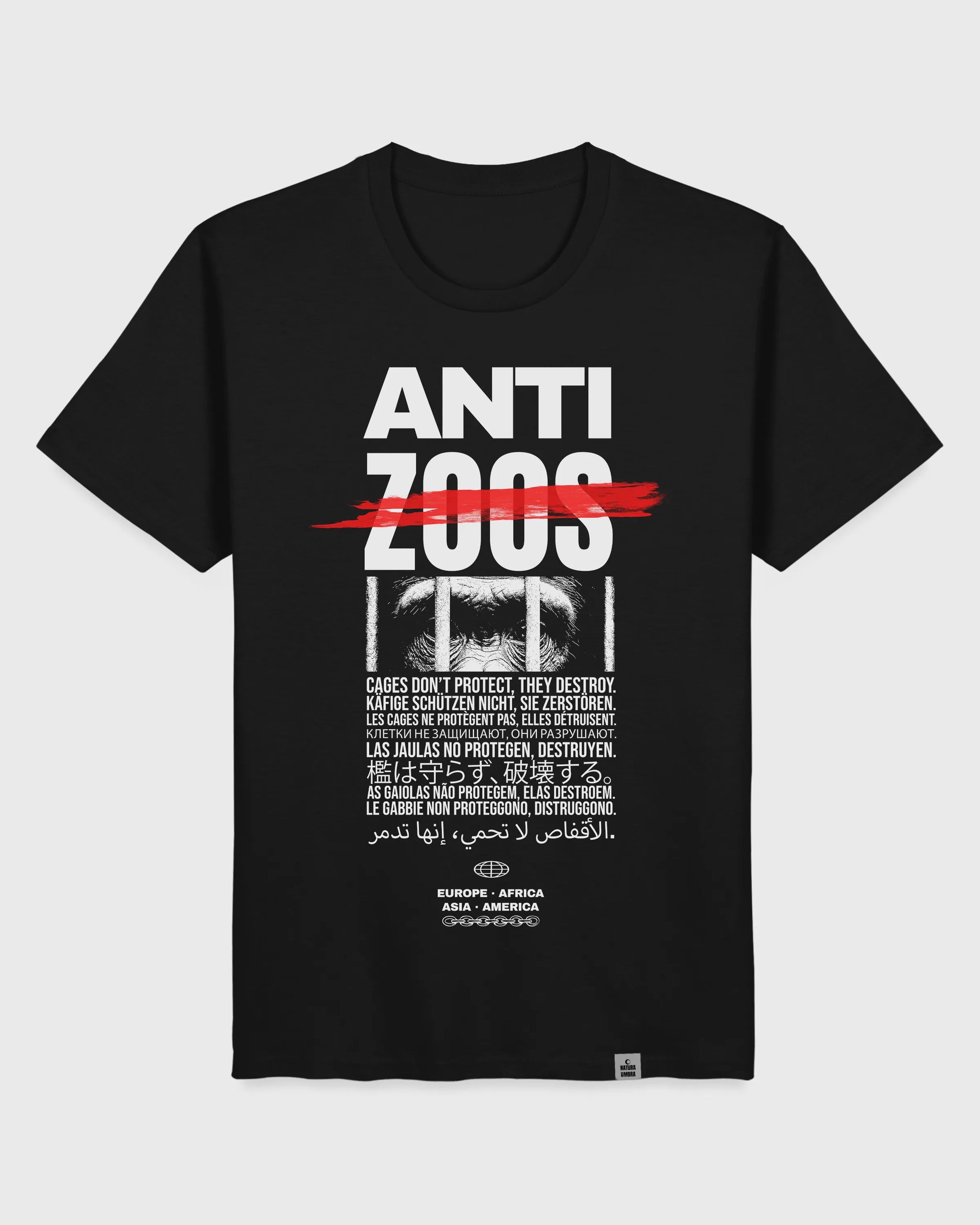 Schwarzes Stanley/Stella Rocker Unisex T-Shirt – Flatlay mit „Anti Zoos“ Frontprint, gefertigt aus GOTS-zertifizierter Bio-Baumwolle, Brand: Natura Umbra.