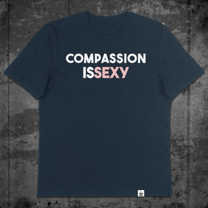Nachhaltiges Unisex T-Shirt von Natura Umbra in French Navy mit Frontprint „Compassion is sexy“ – Flatlay des Stanley/Stella Creator 2.0.