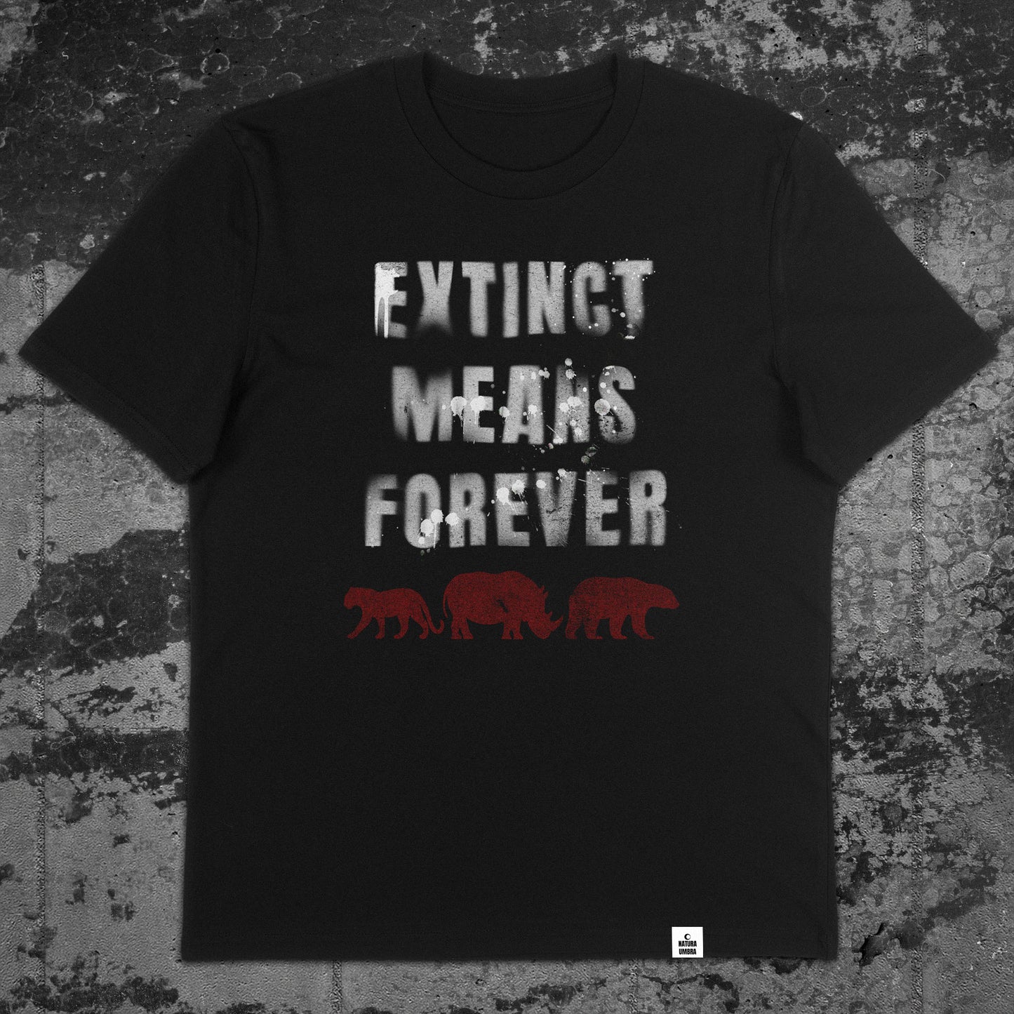 Nachhaltiges Unisex T-Shirt in Schwarz mit der Botschaft „Extinct means Forever“ – Flatlay-Mockup des Stanley/Stella Creator 2.0 von Natura Umbra.
