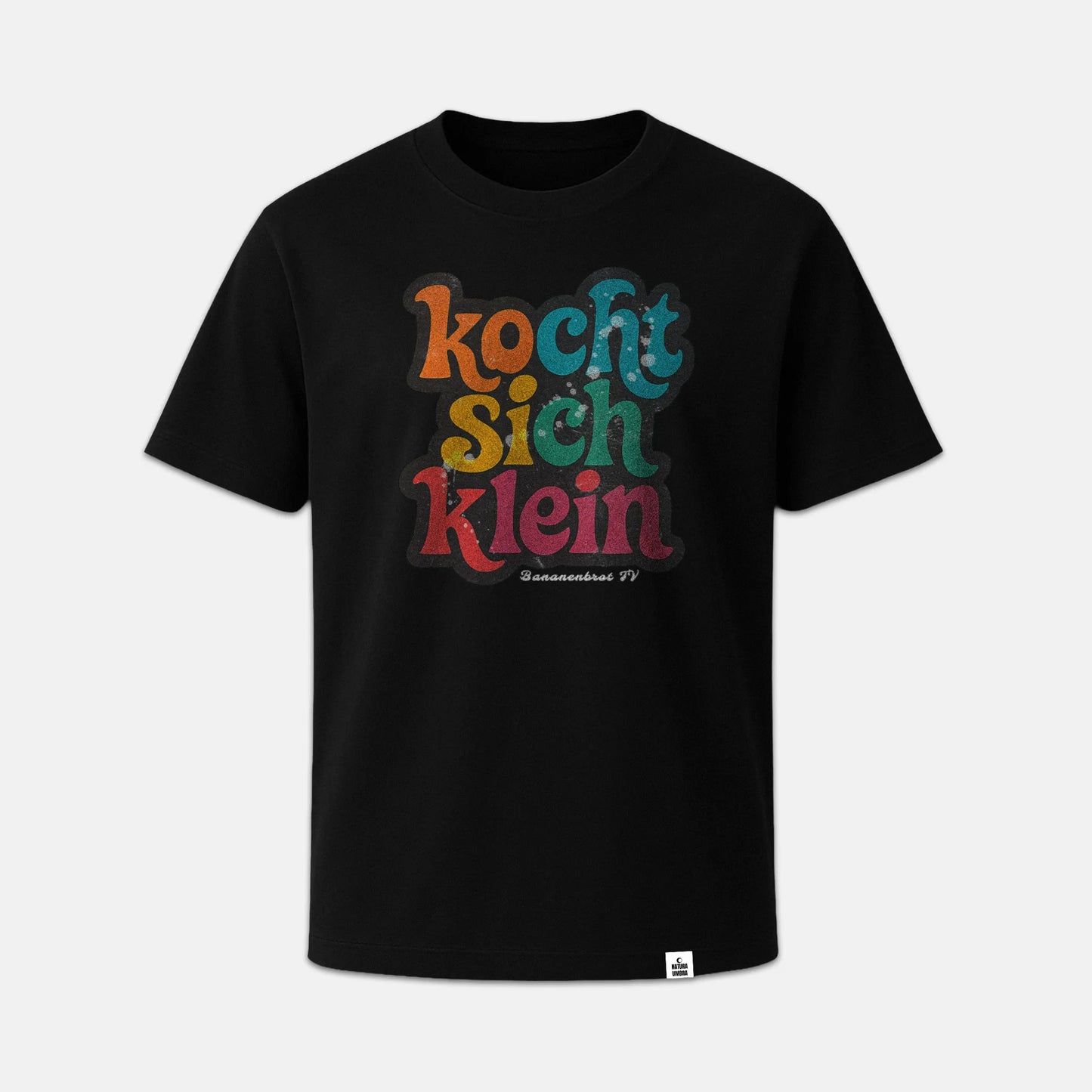 Unisex T-Shirt „Kocht sich klein“ von Natura Umbra aus Bio-Baumwolle – Frontansicht als Mockup.